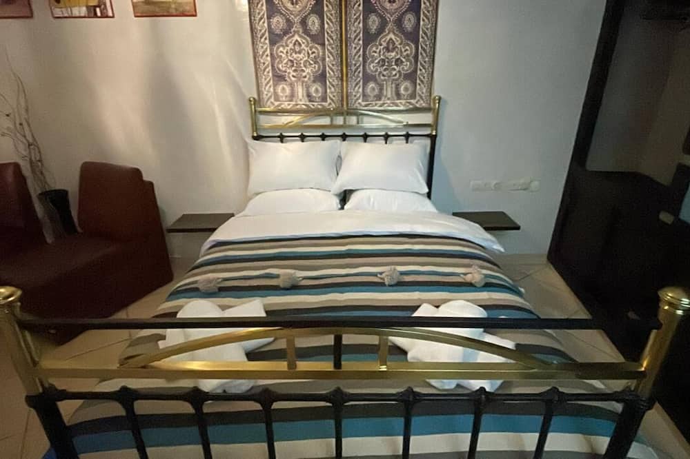 El Ayoun Condo | Time machine: Andalusian Spanish house in the heart of Tetouan with fiber optic