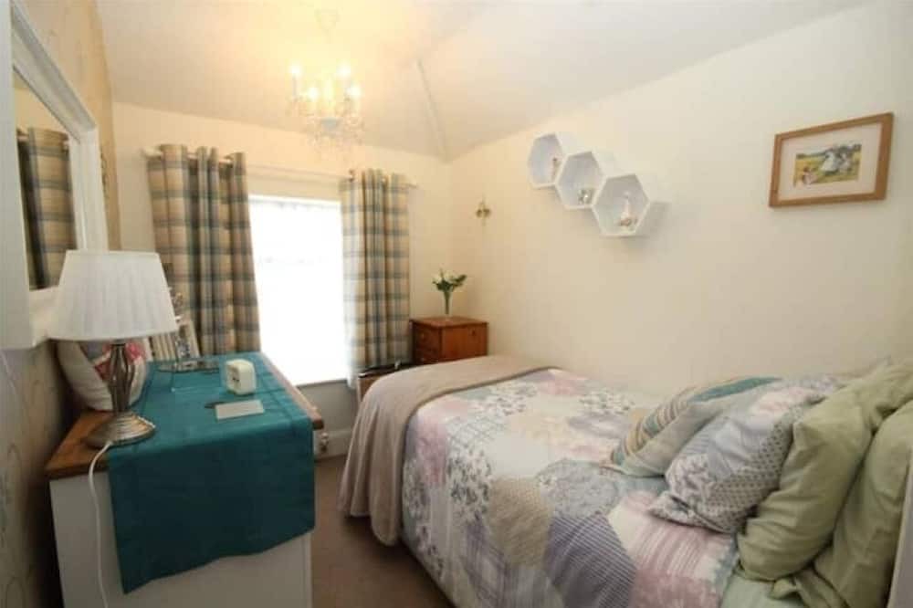 Welling House | Spacious 4-Bed House in Welling - Free parking