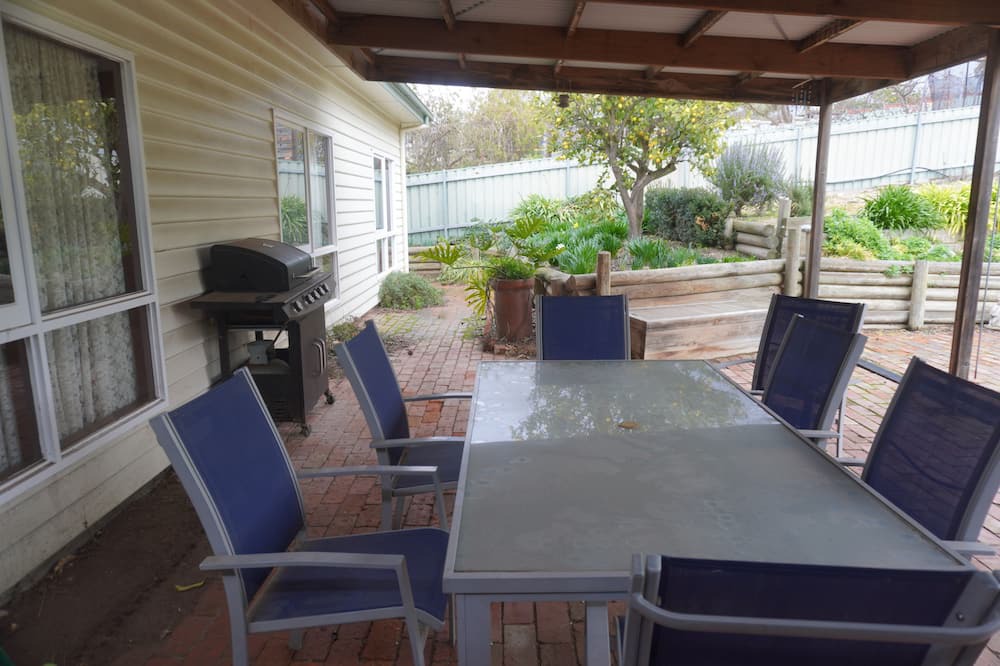 Ararat House | Central California Bungalow combines old charm with modern comforts