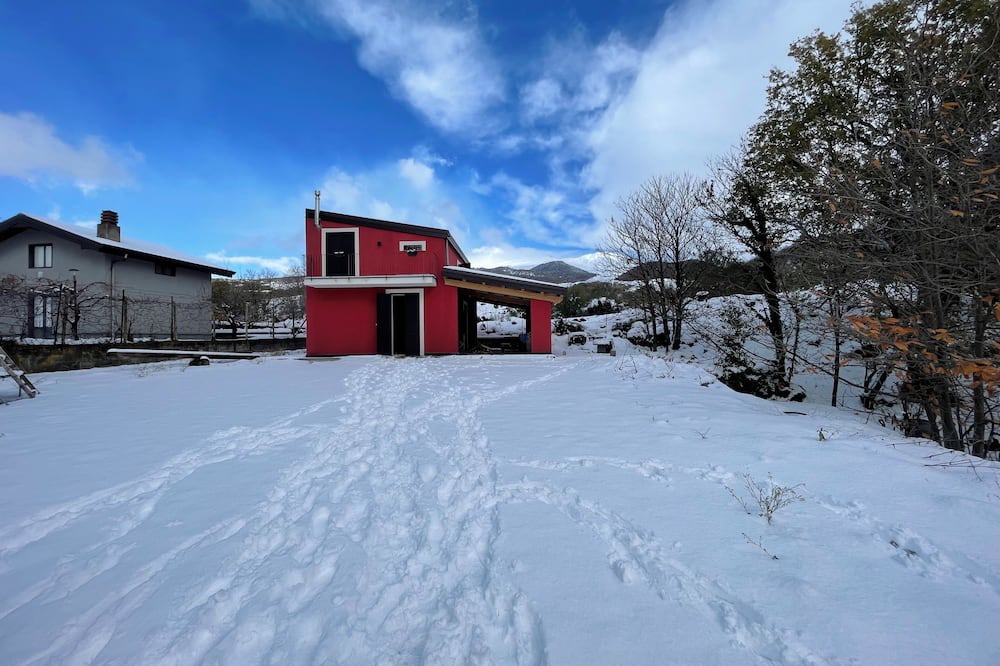 Ragalna House | Monte Arso houses. relaxing houses on Etna volcano nestled in the forest and orchard