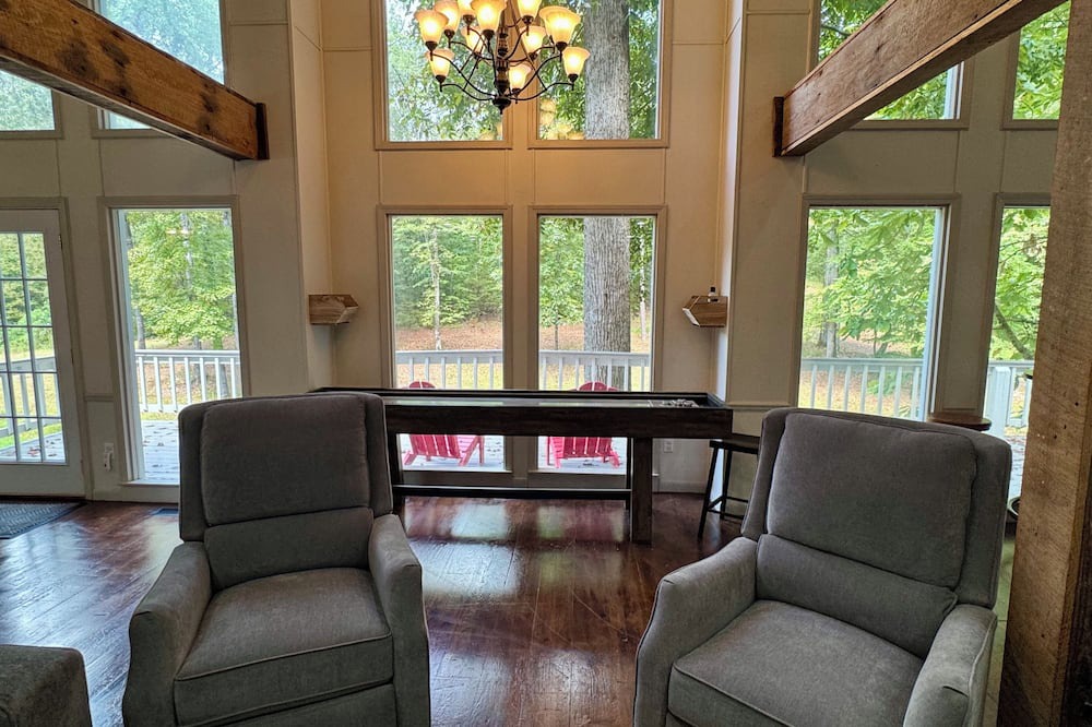 Duncanville House | Legends Lodge: A woodland retreat near University of Alabama!