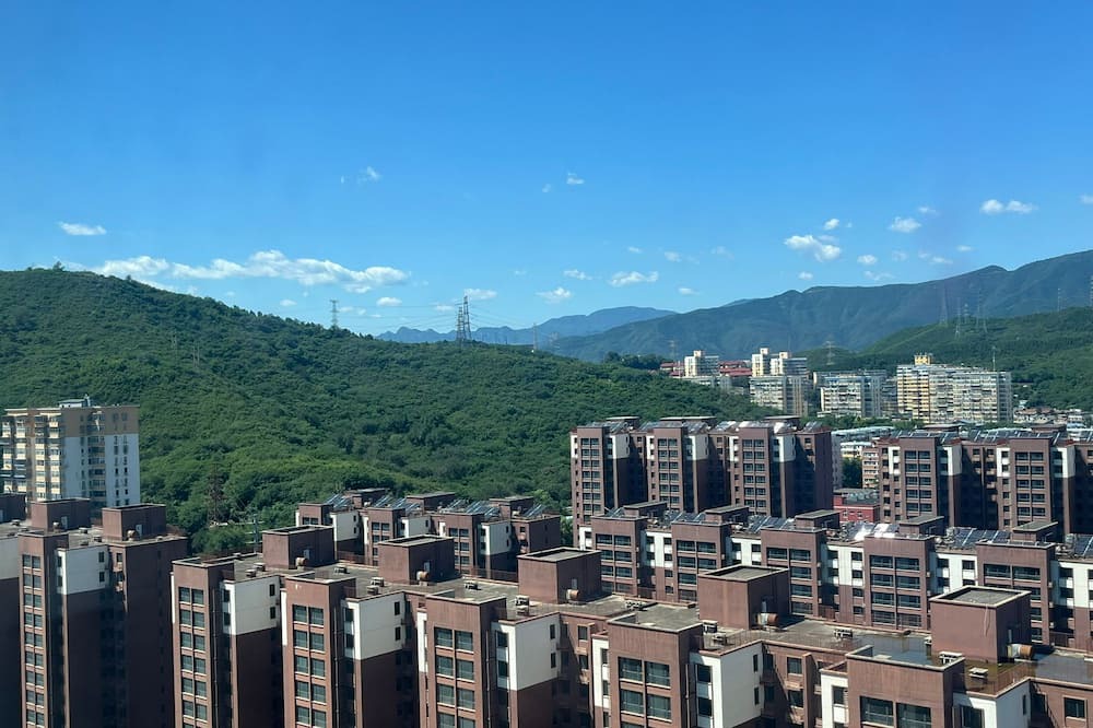 Shijingshan Apartment | 2-bedroom apartment with mountain view 8 minutes to the metro,most livable area