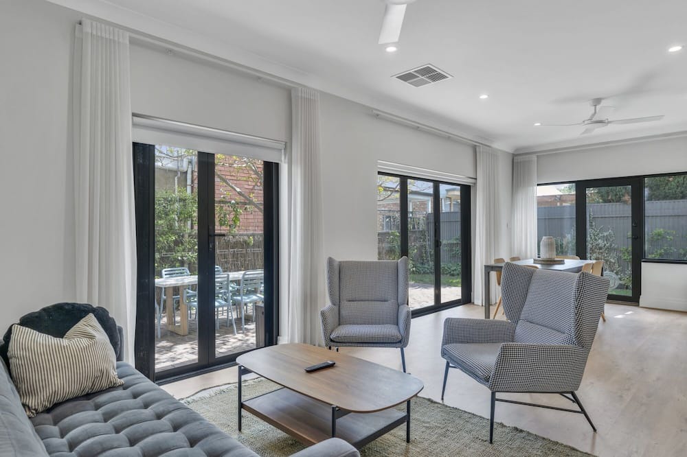 Parkside House | Family Retreat with Balcony and Courtyard