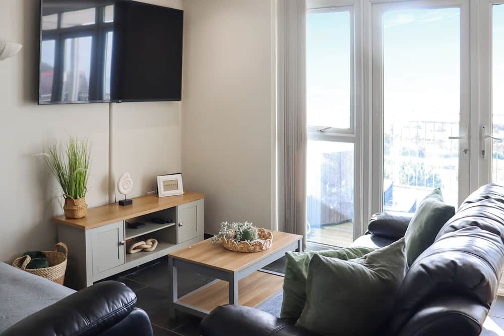 Pendine Apartment | Picked for its superb sea views and walking distance to the beach.