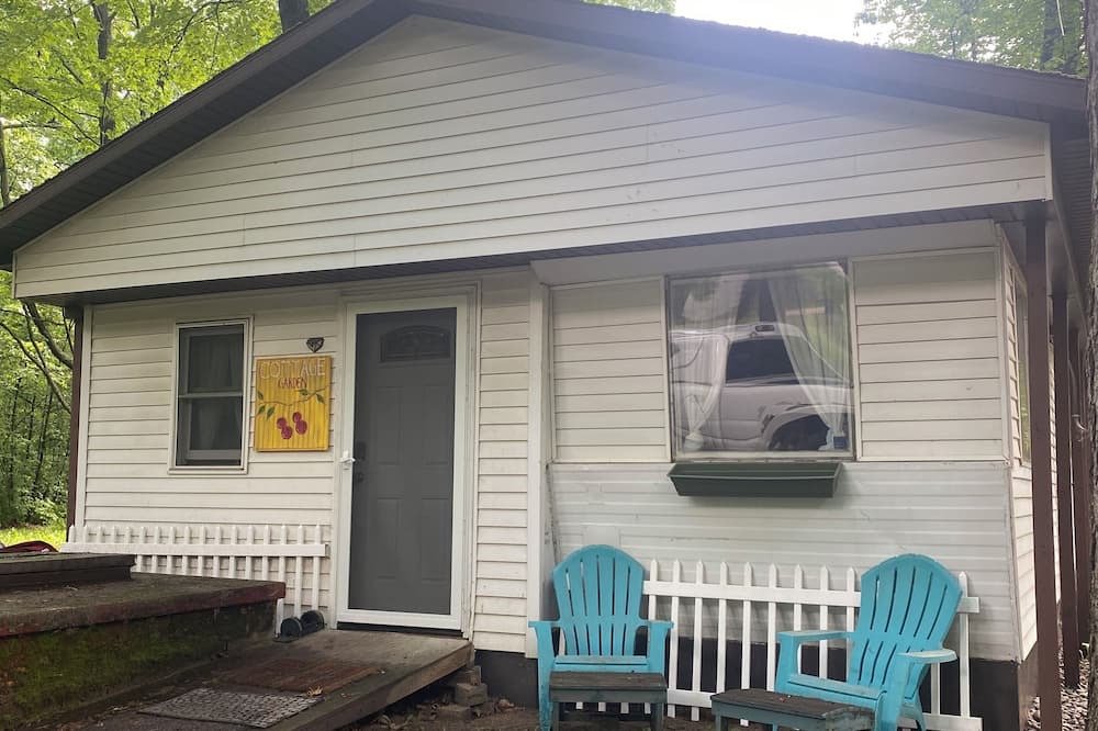 Gladwin Cabin | Cozy 2-bedroom cabin in Gladwin near elk lake & near sugar springs, lake lancer.