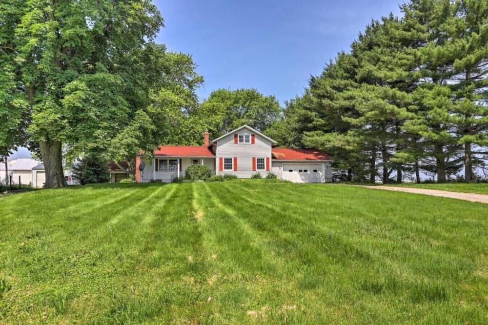 Milan House | 555) Massive 3 bedroom with plenty of parking!