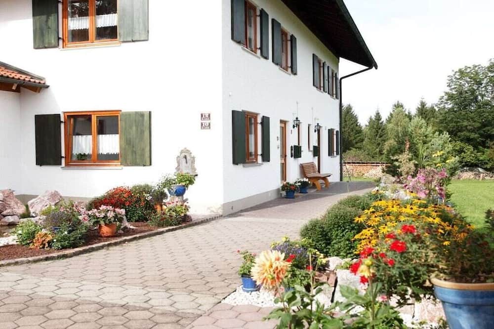 Horn House | Holiday home with 2 bedrooms