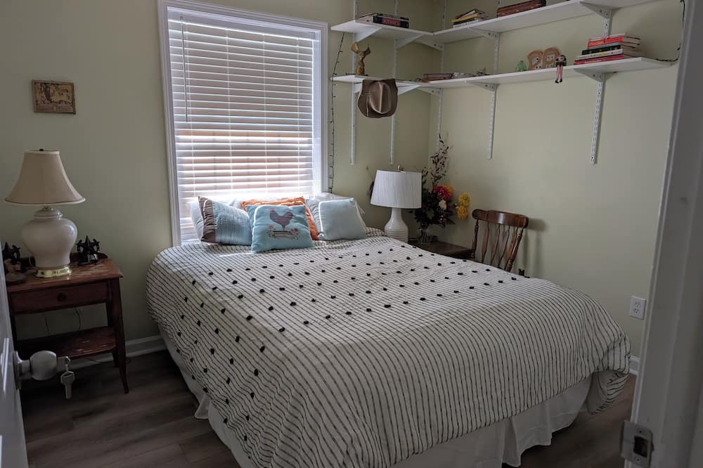 Pittsboro House | Charming 3-bedroom townhome with AC, WiFi in marvelous Pittsboro