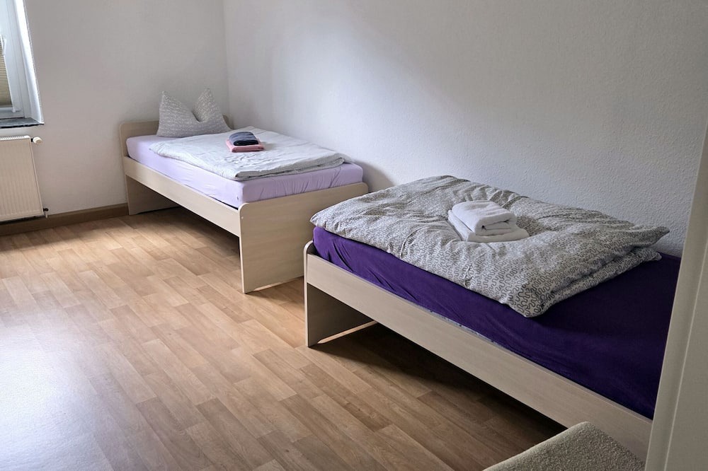 Zeitz Apartment | Large apartment with 3 bedrooms, kitchen and washi