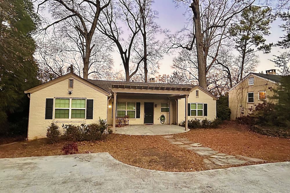Clairmont Heights House | Charming 3-bedroom house in peaceful Decatur- close to Emory University/Hospital