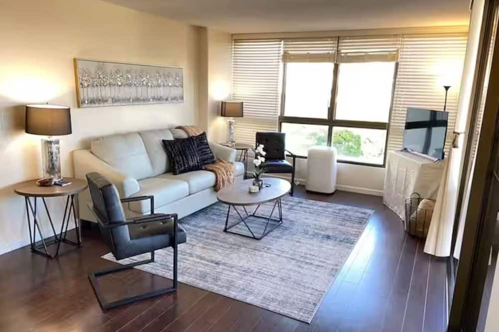 St Louis Heights Condo | Charming 2-bedroom condo with WiFi, AC and NEW stove in enchanting Honolulu