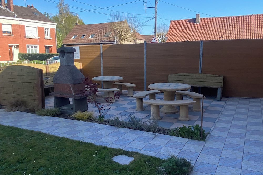Saint-Amand-les-Eaux Apartment | Ground floor studio 700 metres from the Thermes de Saint Amand les Eaux thermal baths