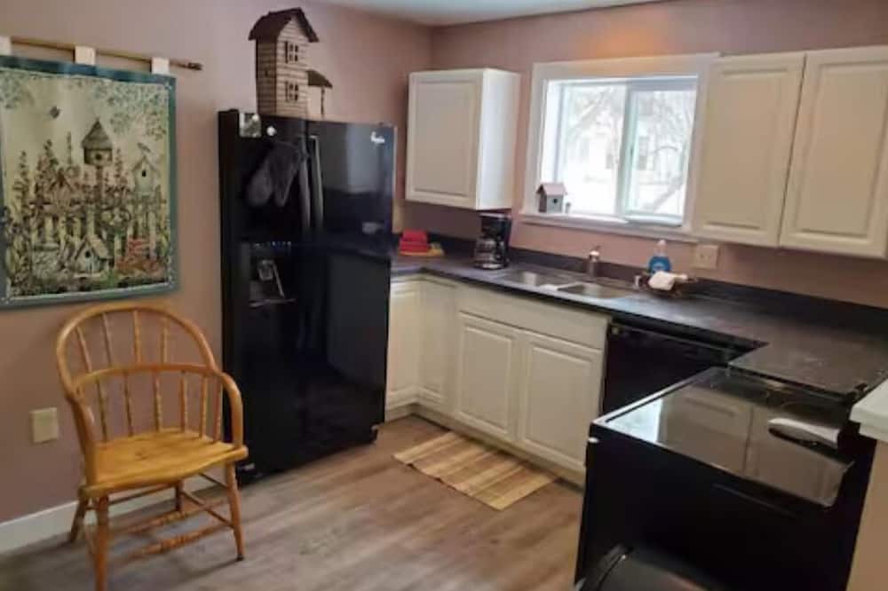 Arena House | Sugarland Suite - Cozy 1 BR on 10 acres on class 2 trout stream in Arena + WiFi
