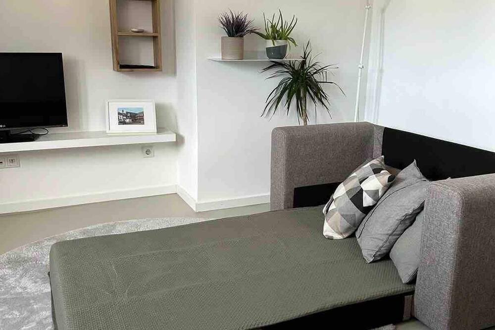 Dusseldorf Old Town Apartment | 2-BedRoom Apartment in Old Town - 10min Messe | 5 people