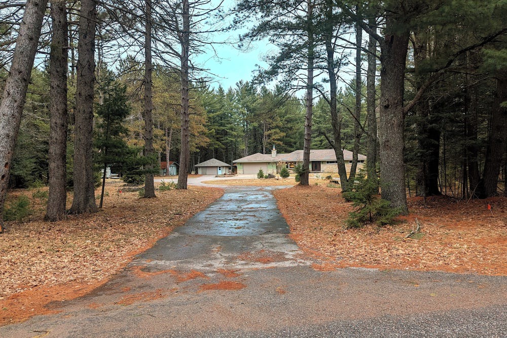Hazelhurst House | Peaceful Pines, 4 bdrm, 3 bath home tucked in just south of Minocqua