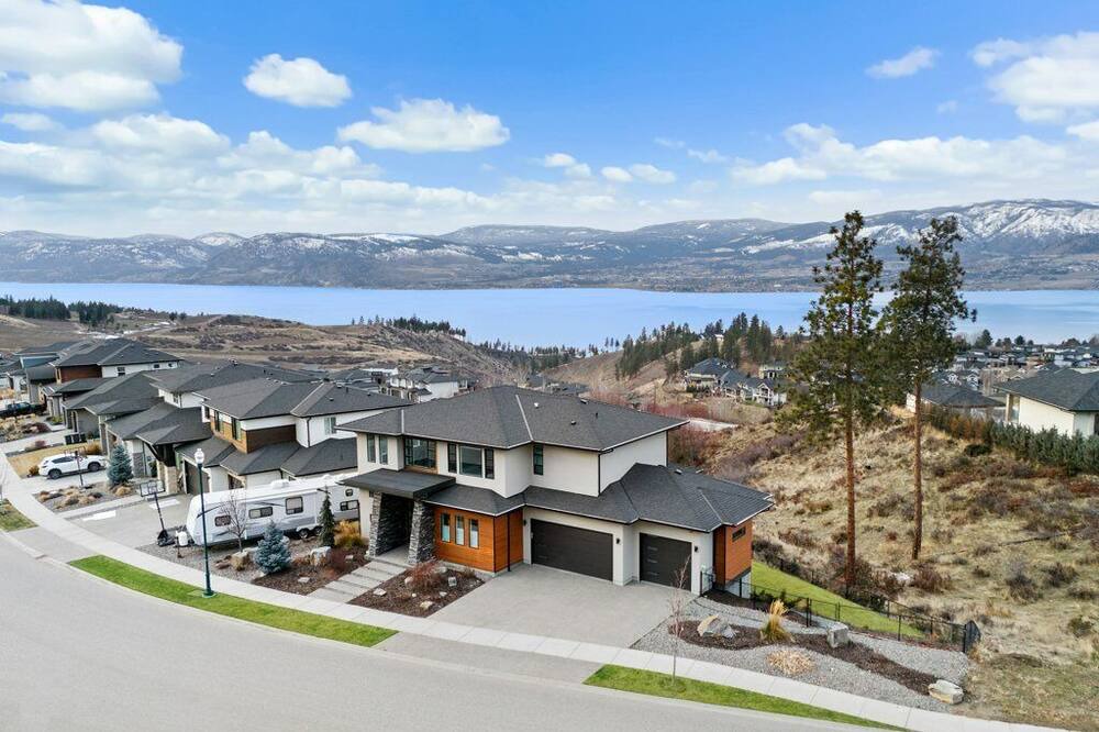 Southwest Mission House | Lakeview mountainside retreat with 3 bedrooms, WiFi in heavenly Kelowna