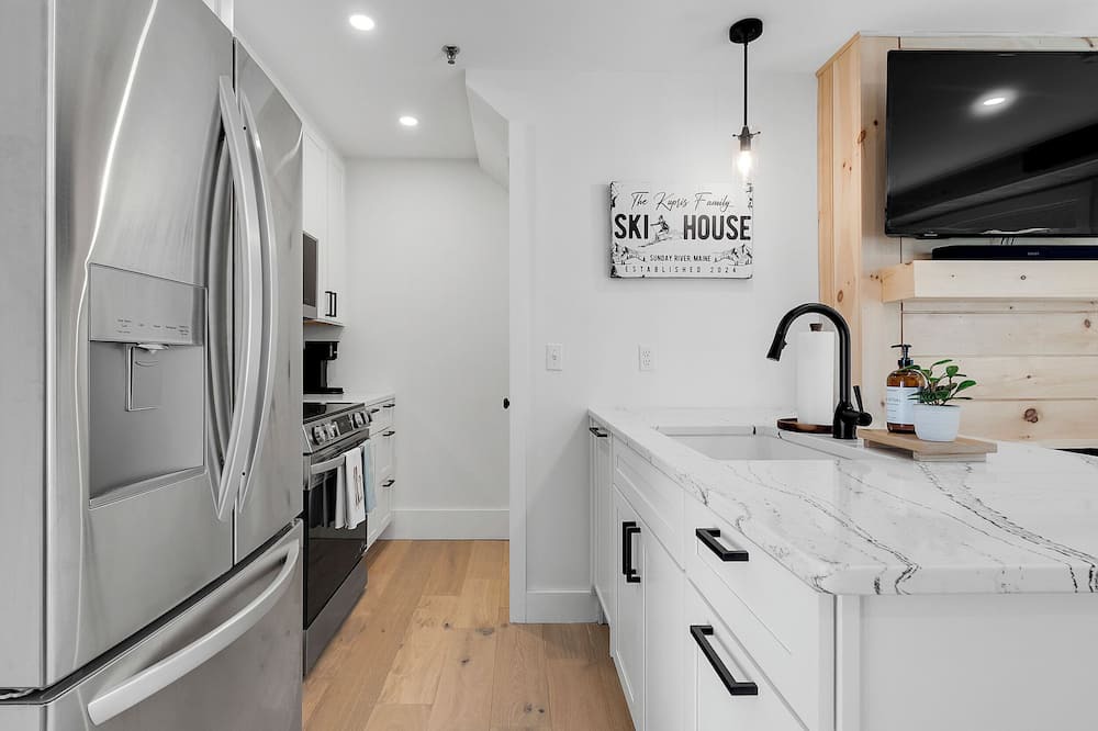 Bethel Condo | Cozy condo in charming Bethel