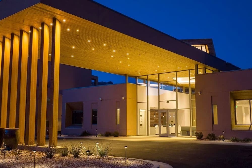 Moab Condo | 2-bedroom condo in marvelous Moab with WiFi, fitness room, AC