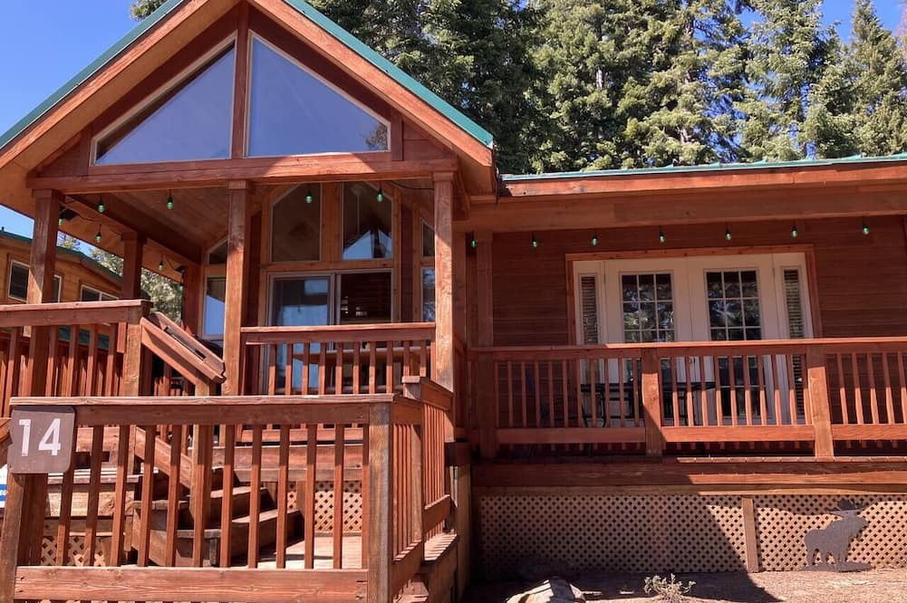 Ashland House | Cabin #14 at Hyatt Lake Resort