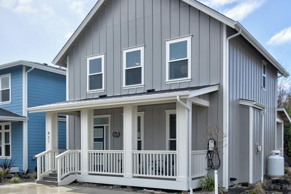Ocean Shores House | Back to the Beach - Oyhut Bay Seaside Resort