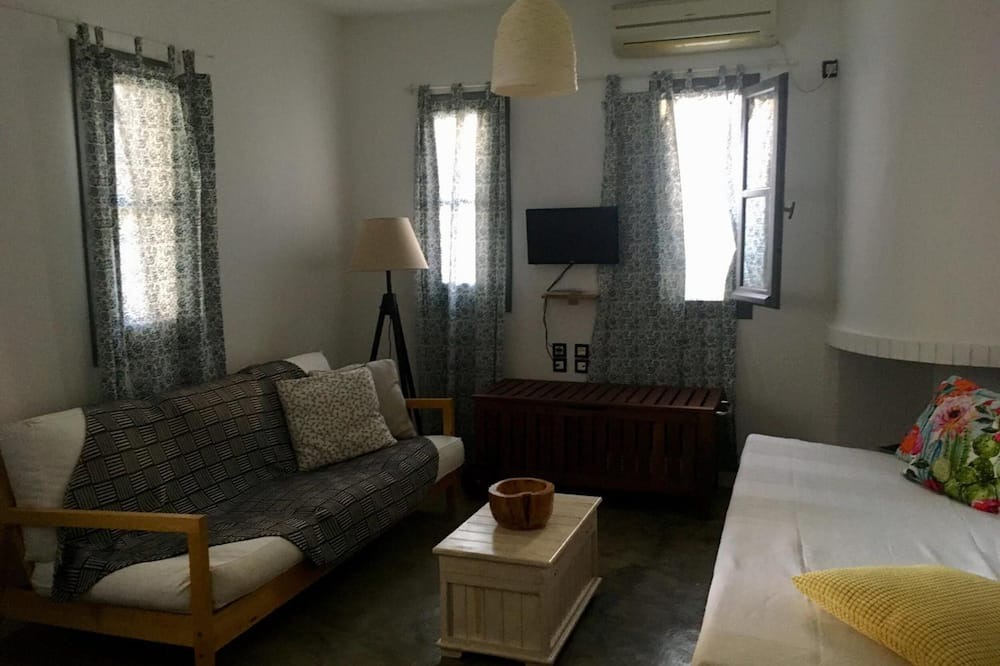 Livadi House | Holiday Home 'Pegasus' with Sea View, Wi-Fi and Air Conditioning