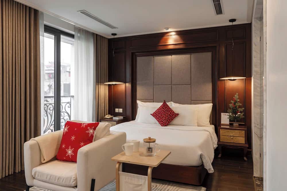 Bui Thi Xuan Apartment | City Center Charming Vibrant 1300 sqft 2-bedroom Apartment with WiFi, AC, Lift