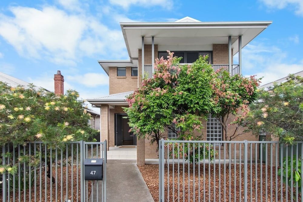 Mayfield House | Large Home in Mayfield