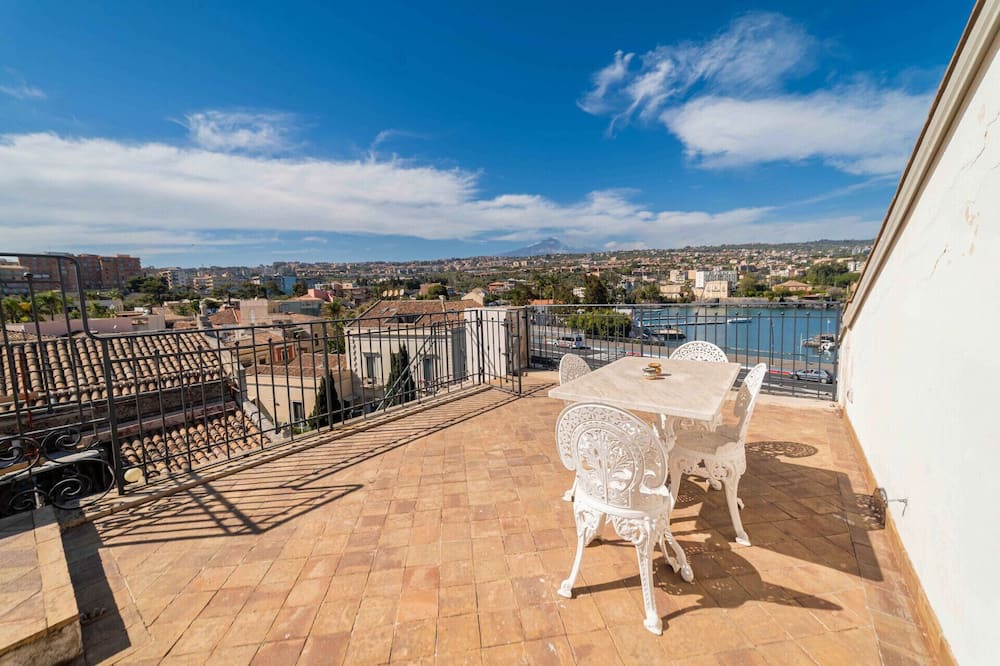 Ognina Apartment | Loft Duplex Skyview by Wonderful Italy