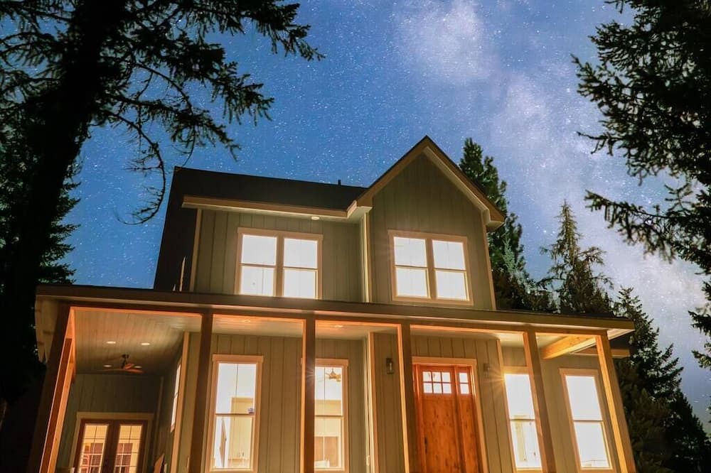 Harvard House | Cozy Escape at Moose Hollow