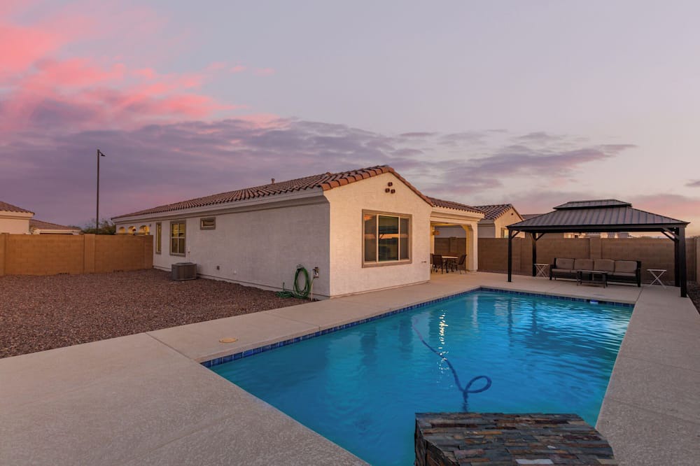 Buckeye House | This house is a 3 bedroom(s), 2 bathrooms, located in Buckeye, AZ.