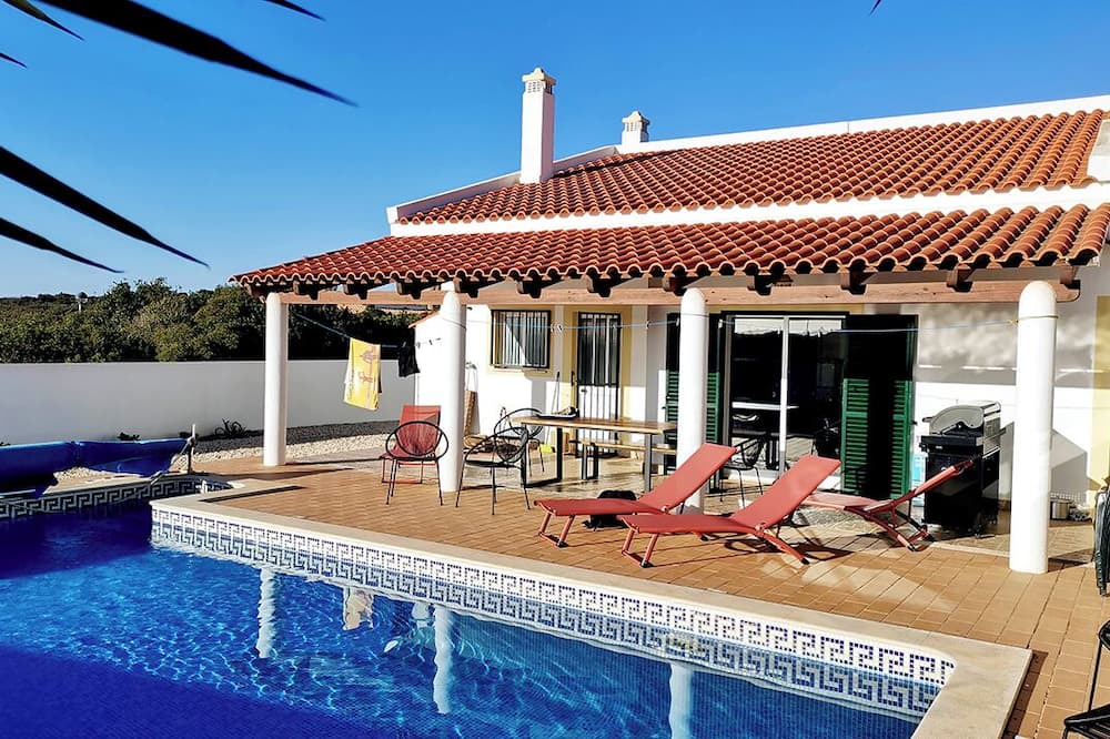 Vila do Bispo Villa | Sea view and private pool: Casa das Ondas