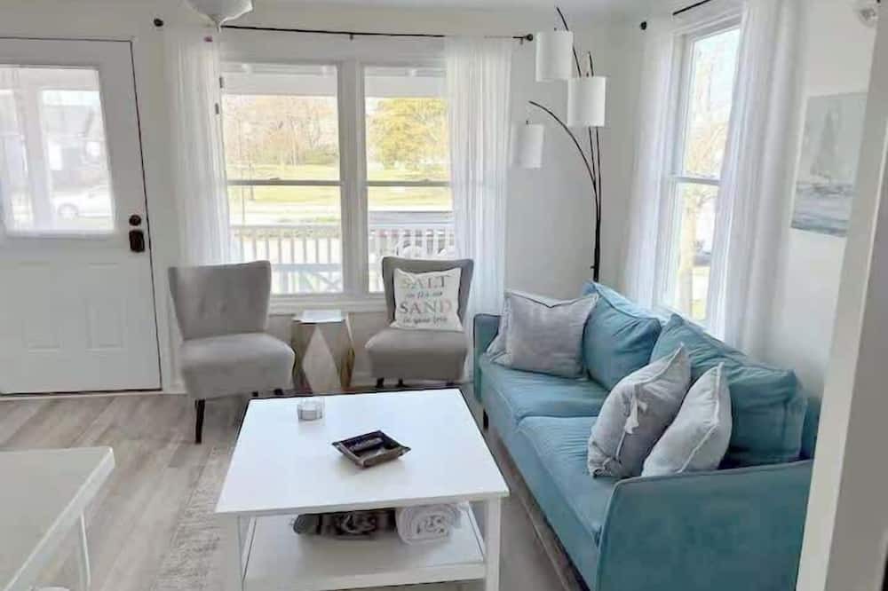 Cape Charles House | Firepit/BBQ, Minutes to Beach & Park | Deja Blu II