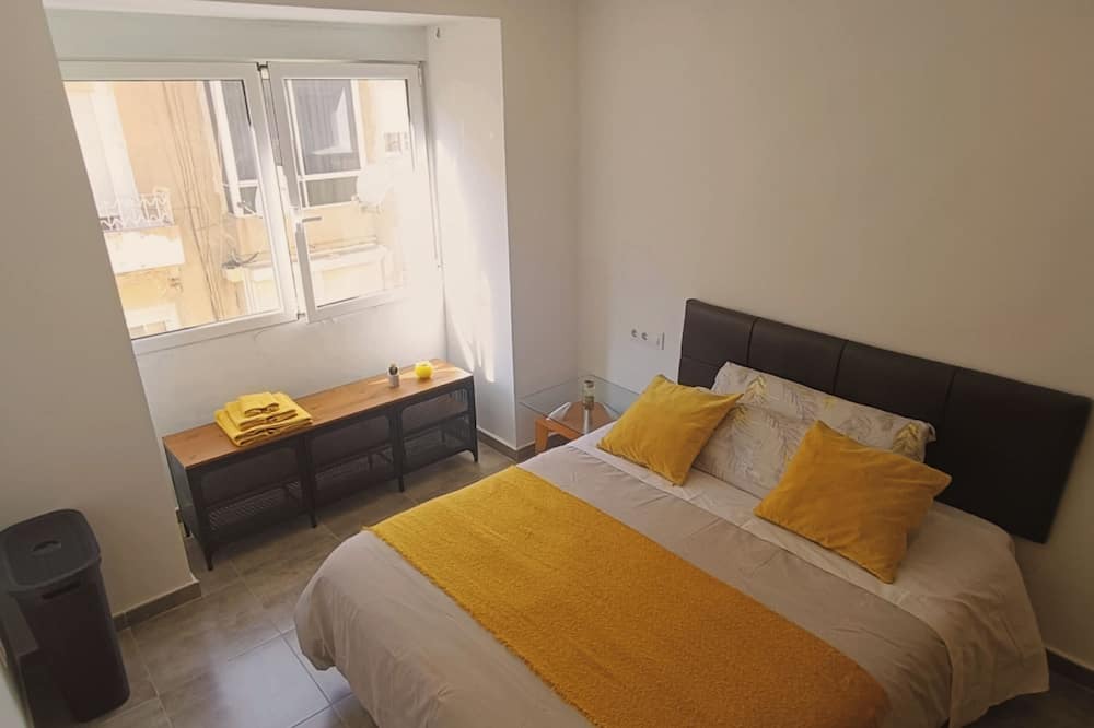 Diputacion de Cartagena Casco Apartment | The Pretty and Reformed Home