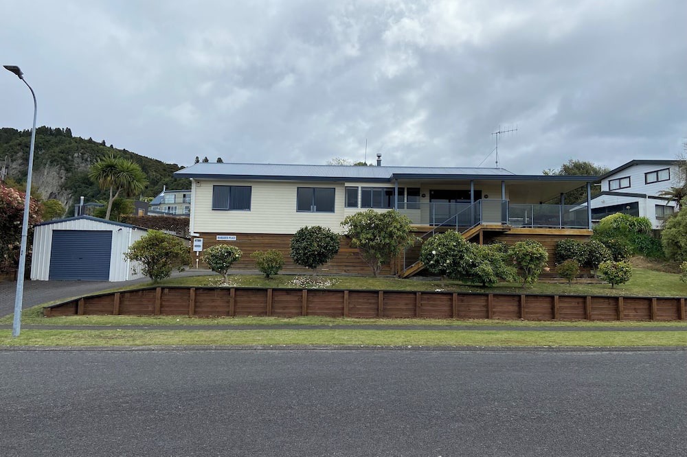 Whareroa Village House | Lake Taupo Holiday Home