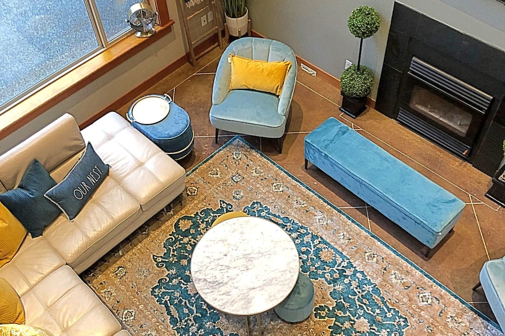 Central Saanich Other | 5 Bedroom Seabrook Farmhouse, Hot Tub and Swimming Pool 3 min-Butchart Gardens