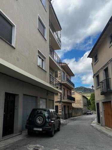 Piedrahita Apartment | Amplio, fresco y céntrico, con patio y balcón