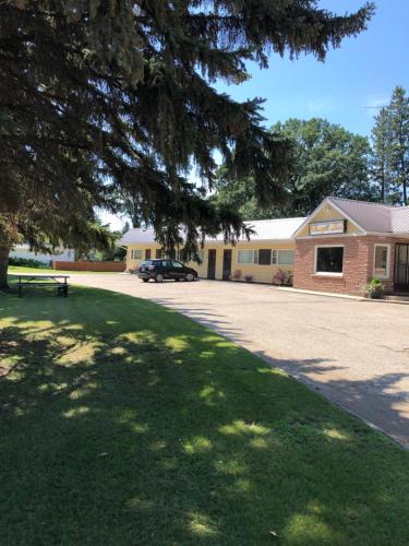 Portage La Prairie Hotel | Yellow Quill Motel