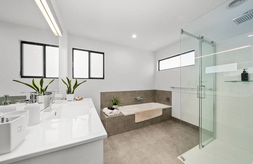 Lauderdale House | Beach Side Luxury Accommodation