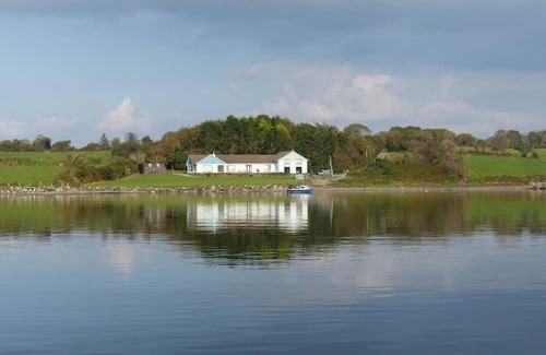 Durrus Villa | 5 bedrooms & 3 bathrooms - stunning south facing views "Wild Atlantic Way"