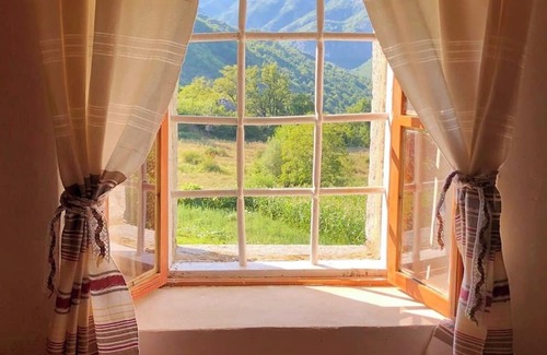 Curraj I Eperm House | 5 Minutes from the Center/best View/bio Food, Calmly!