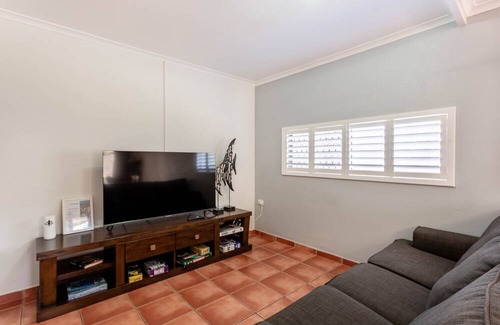 Barlows Hill Apartment | One bedroom beachfront apartment