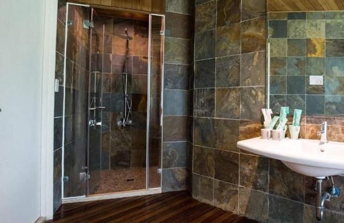 Shoufeng Bed & Breakfast | Tree Lake B&B