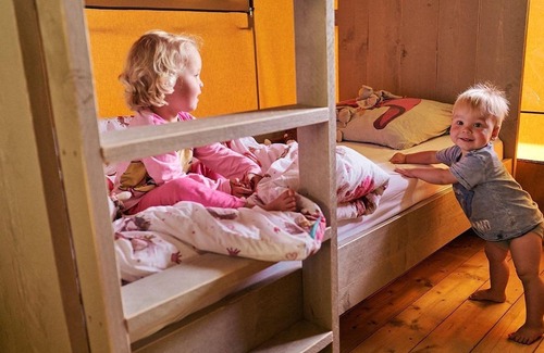 Gigny-sur-Saone Ski Chalet | Luxe 5 Pers. Villatent at 5-star castle campsite Château de L 'Epervière