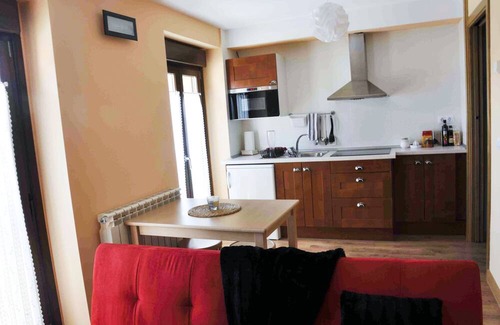 Acedo Apartment | The house of the home. CALBOTE Studio: 135cm bed, bathroom and kitchen-living room.