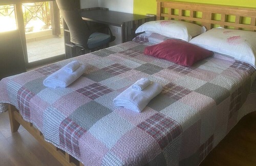 Universal House | Well situated comfortable luxury villa with swimming pool.