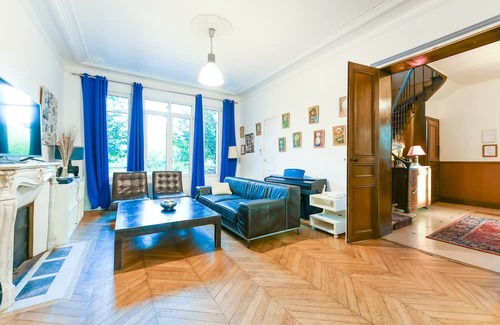 Champrosay House | middle-class house