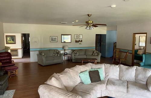 Reedsville House | Behnke's Country Center, Reedsville WI. EAA, Green Bay Packers, Road America