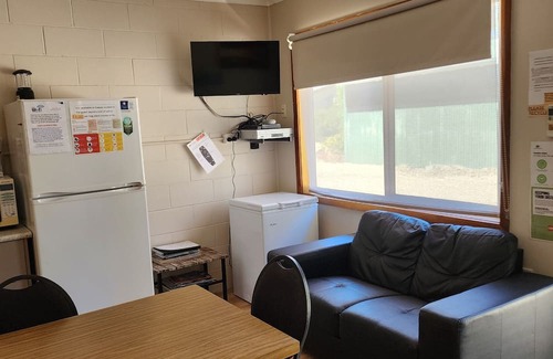 Bemm River Cabin | Cosy Nook Flat 1 - Ideal for families, fishing clubs and other interest groups