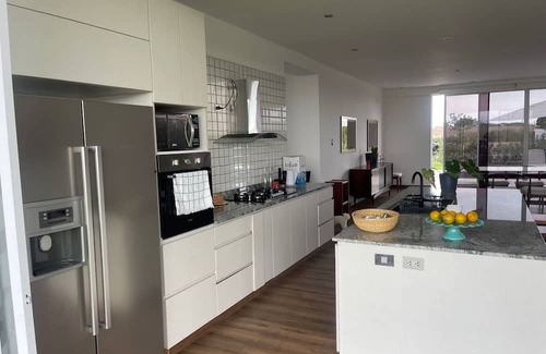 El Carmen House | Hermosa Villa en Condominio cerrado con vigilancia permanente y piscina privada.