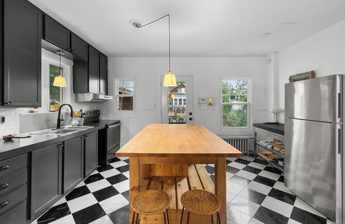 Vieux-Limoilou House | Rurality in the Hearth of the City (Free parking, 15 min from Old Qc)
